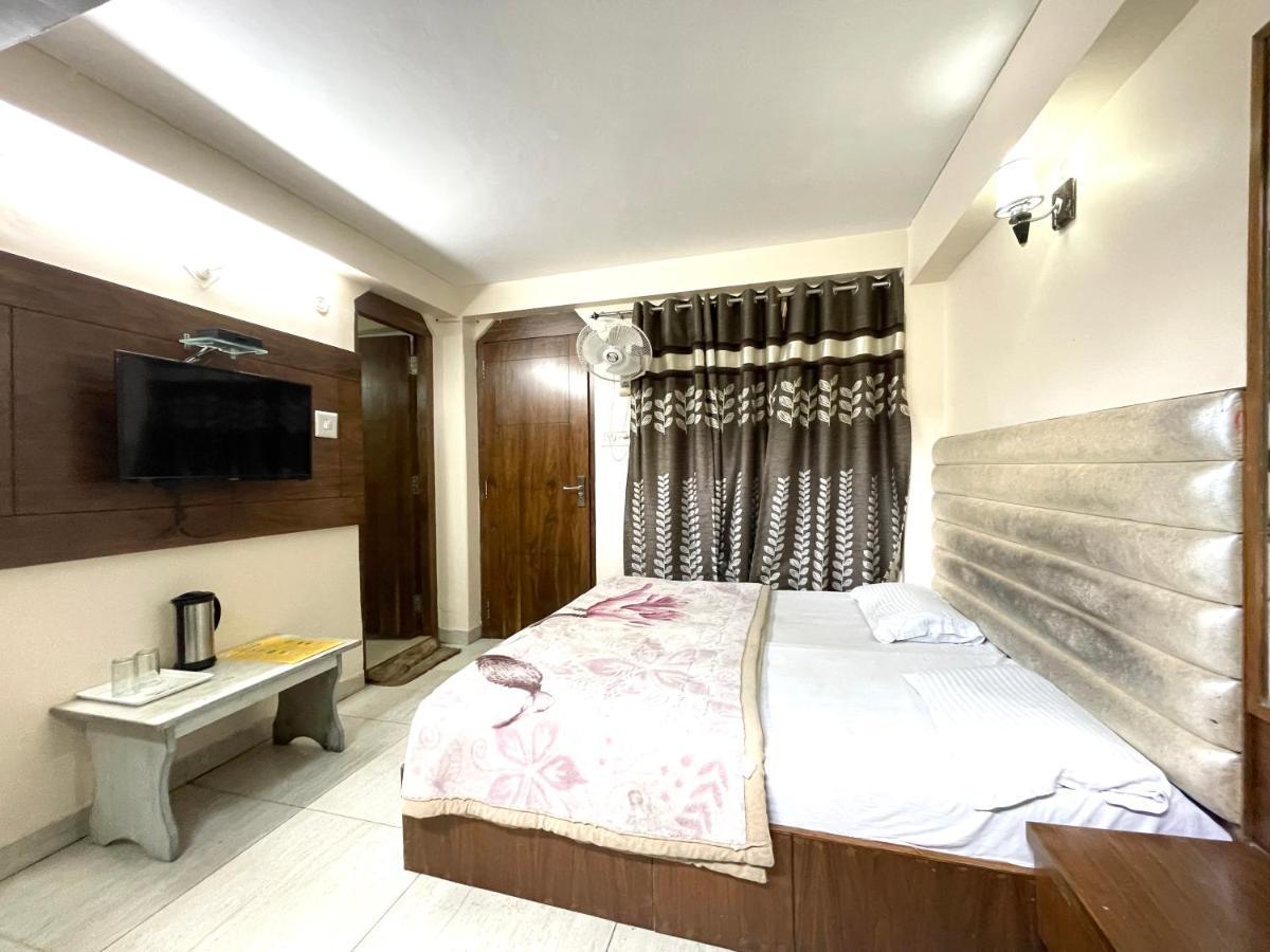 Hotel Prince ! Nainital Mall Road-Prime-Location In-Front-Of-Naini-Lake Hygiene-And-Spacious-Room Екстер'єр фото