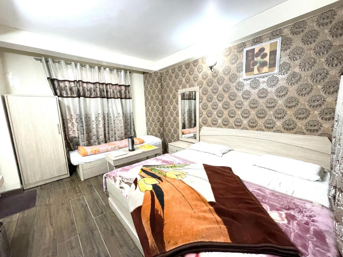 Hotel Prince ! Nainital Mall Road-Prime-Location In-Front-Of-Naini-Lake Hygiene-And-Spacious-Room Екстер'єр фото