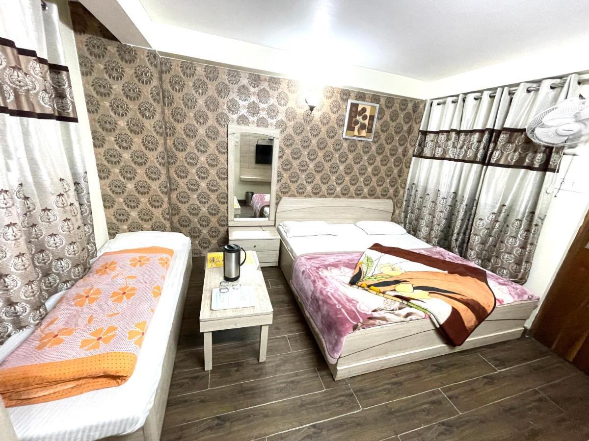 Hotel Prince ! Nainital Mall Road-Prime-Location In-Front-Of-Naini-Lake Hygiene-And-Spacious-Room Екстер'єр фото