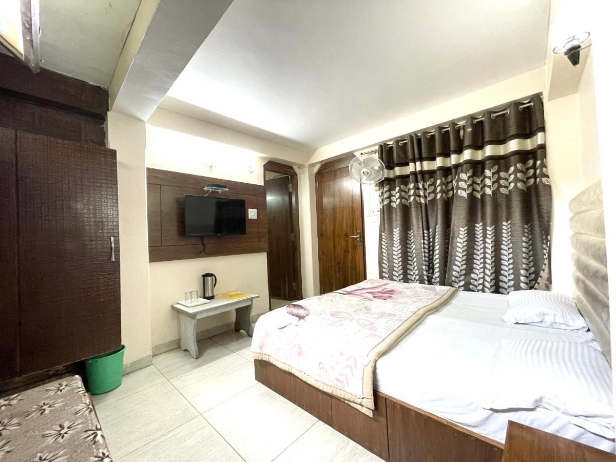 Hotel Prince ! Nainital Mall Road-Prime-Location In-Front-Of-Naini-Lake Hygiene-And-Spacious-Room Екстер'єр фото